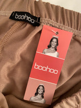 Load image into Gallery viewer, NWT Boohoo &#39;Woman&#39; Sweatpants
