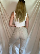Load image into Gallery viewer, Levis 505 Corduroy Pants
