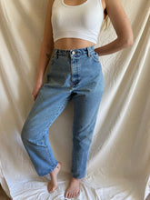 Load image into Gallery viewer, Vintage Calvin Klein Mom Jeans
