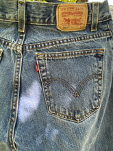 Load image into Gallery viewer, Levi&#39;s 550 Jeans
