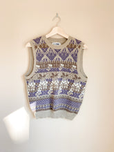 Load image into Gallery viewer, Vintage Patterned Sweater Vest
