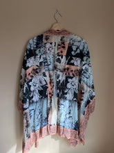 Load image into Gallery viewer, Printed Kimono
